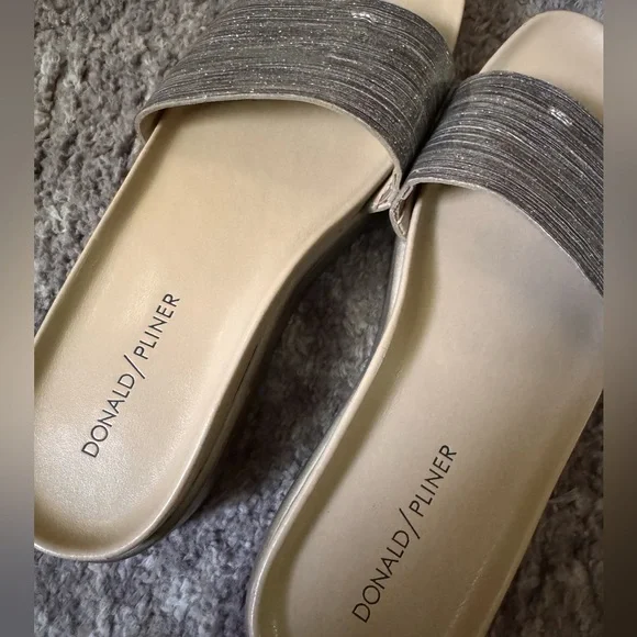 Donald pliner platform Fifi sandal Excellent condition gold - Picture 6 of 11